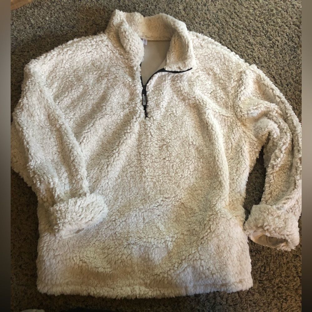 Beautiful super soft plush pull over cotton blend coral velvet light gray.Sherpa